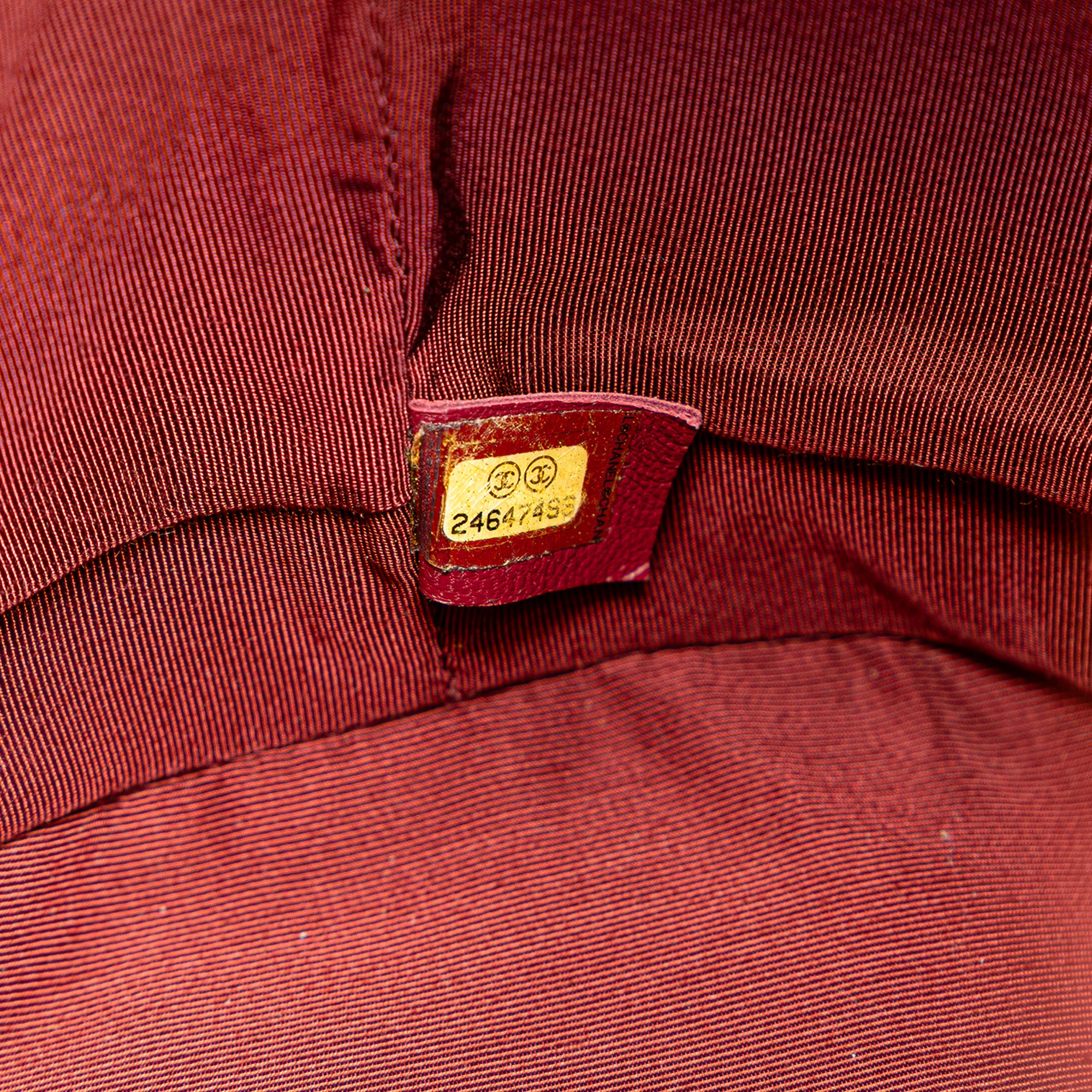 Chanel | Pre-Owned Paris Cosmopolite Medium Chevron Lambskin Bucket Bag | Red