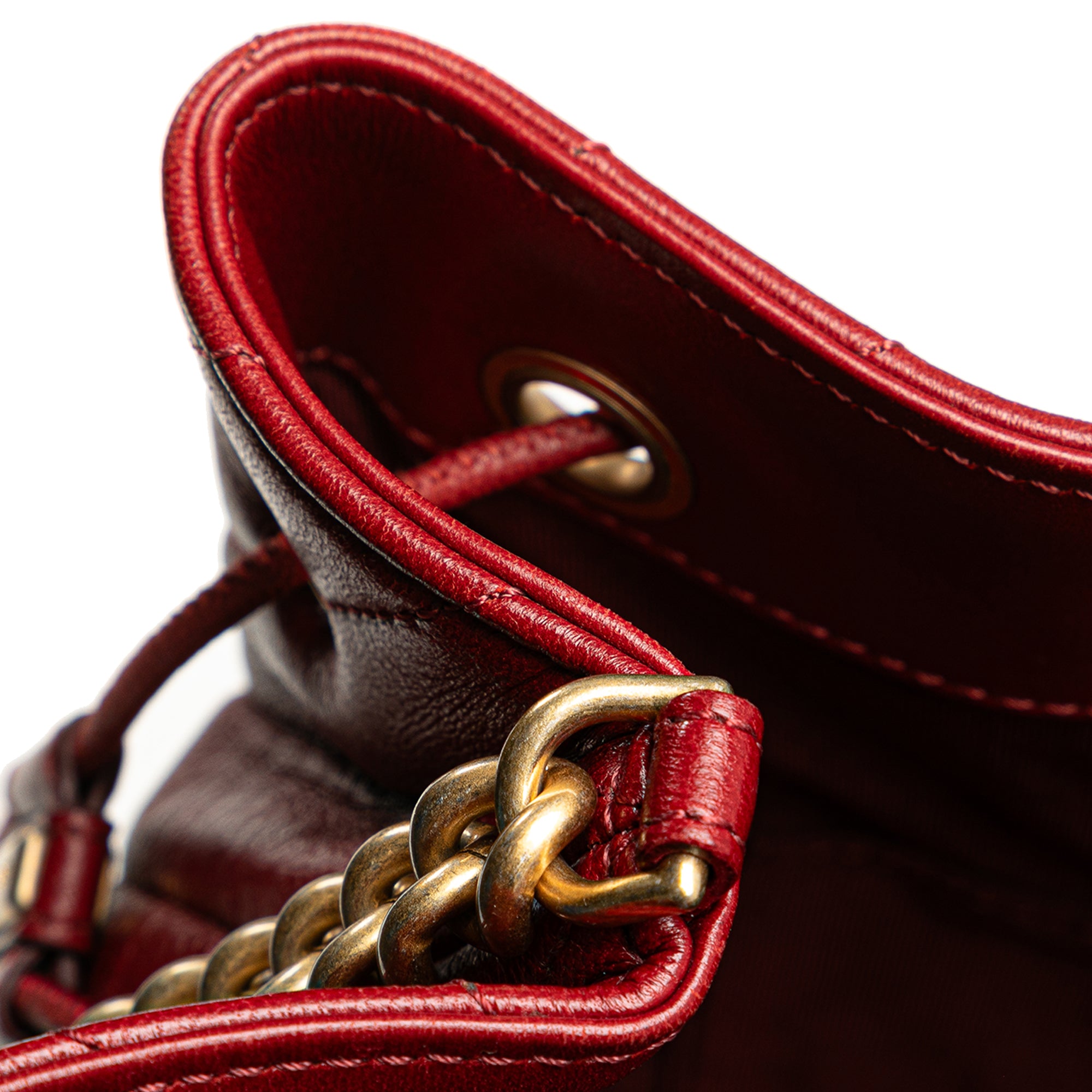 Chanel | Pre-Owned Paris Cosmopolite Medium Chevron Lambskin Bucket Bag | Red