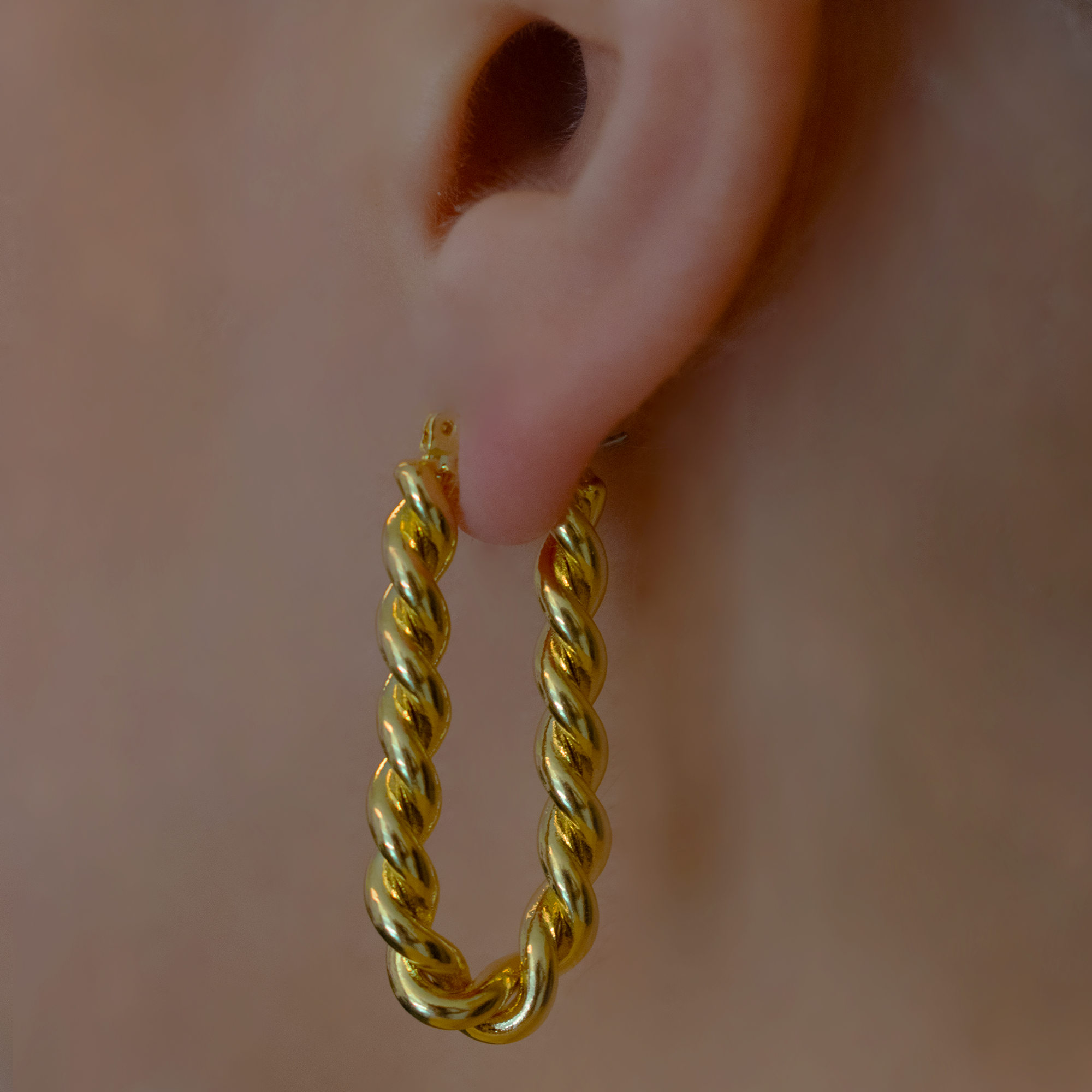 The Long Twisted Hoop | 18K Yellow Gold-Plated