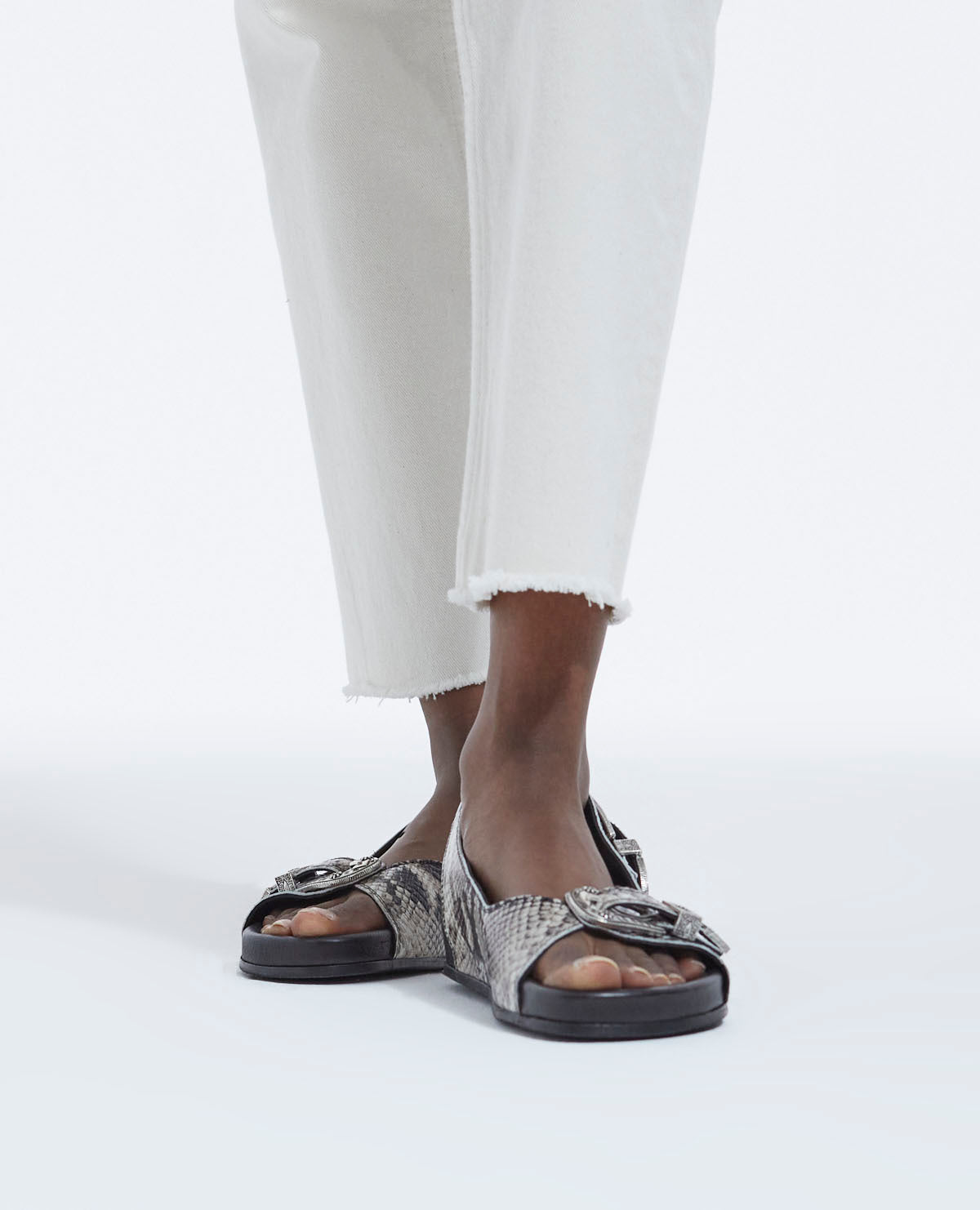 Flat Gray & Leather Sandals With Motif | Women | Black Grey