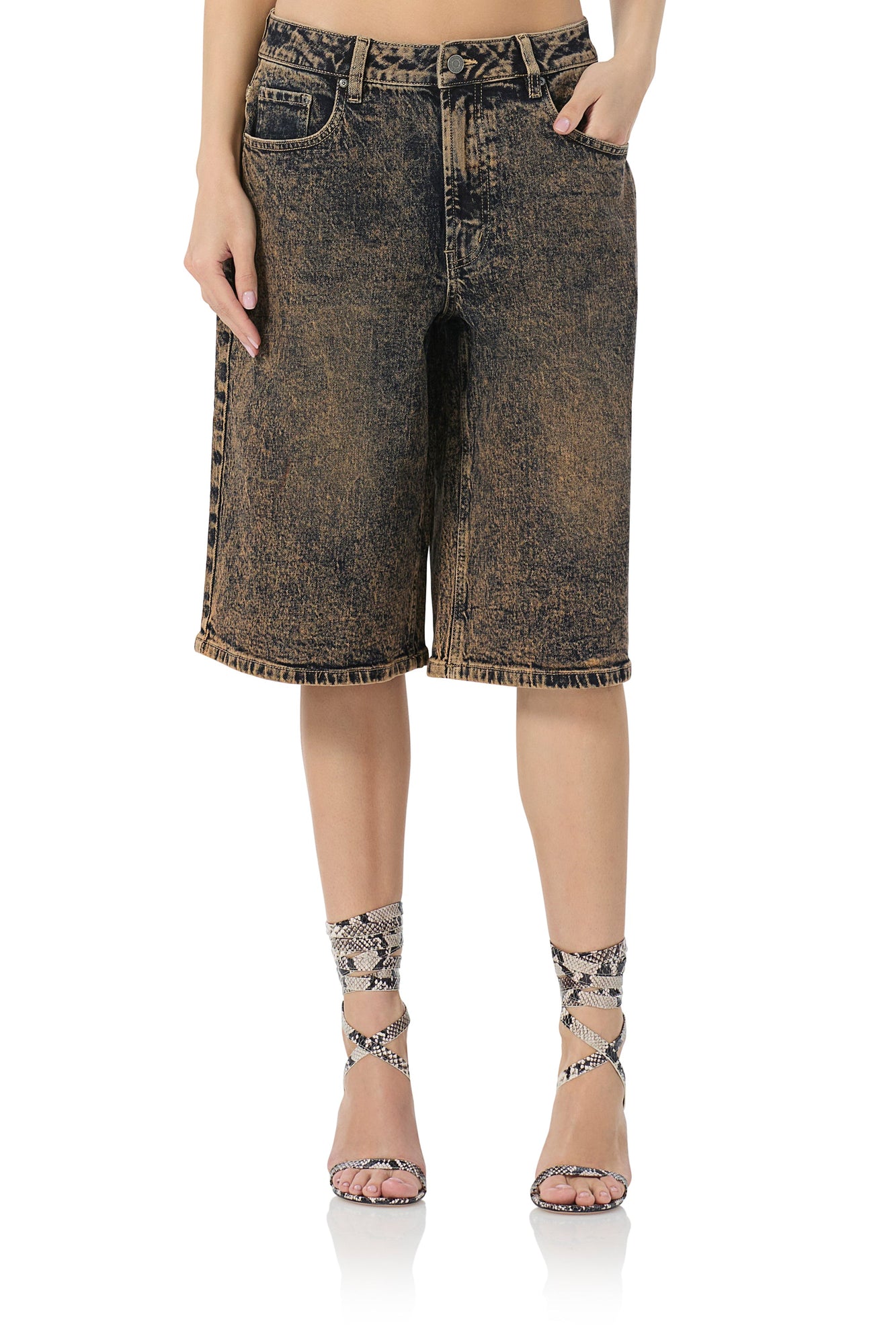 women's low rise baggy jorts in praline od wash