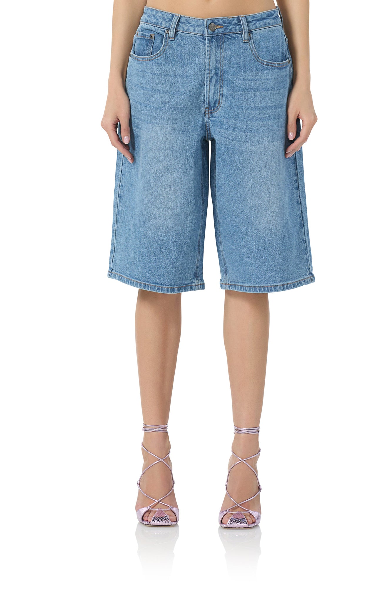 women's low rise baggy jorts in blue denim wash