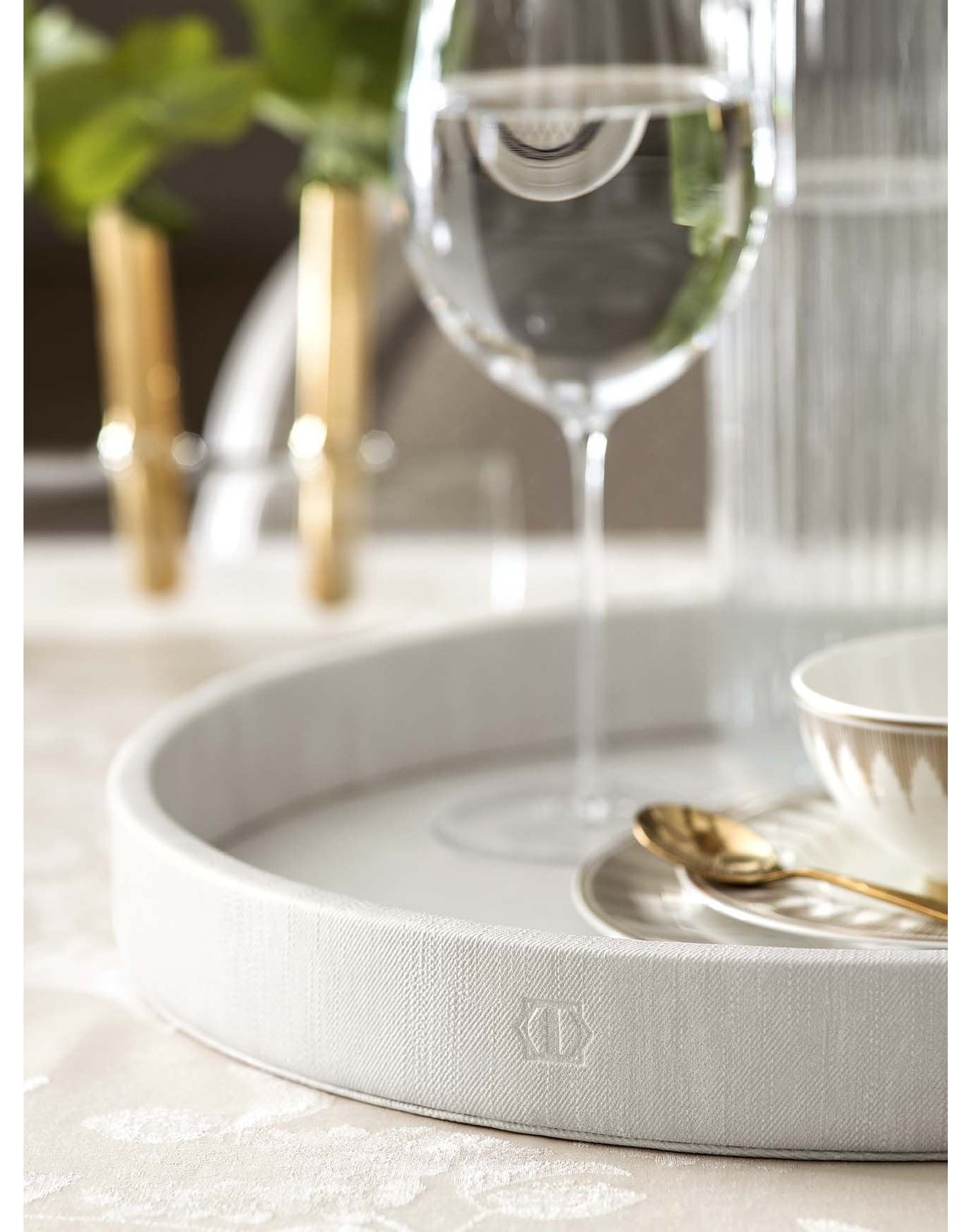 Airy Serving Tray Circle | Ecru