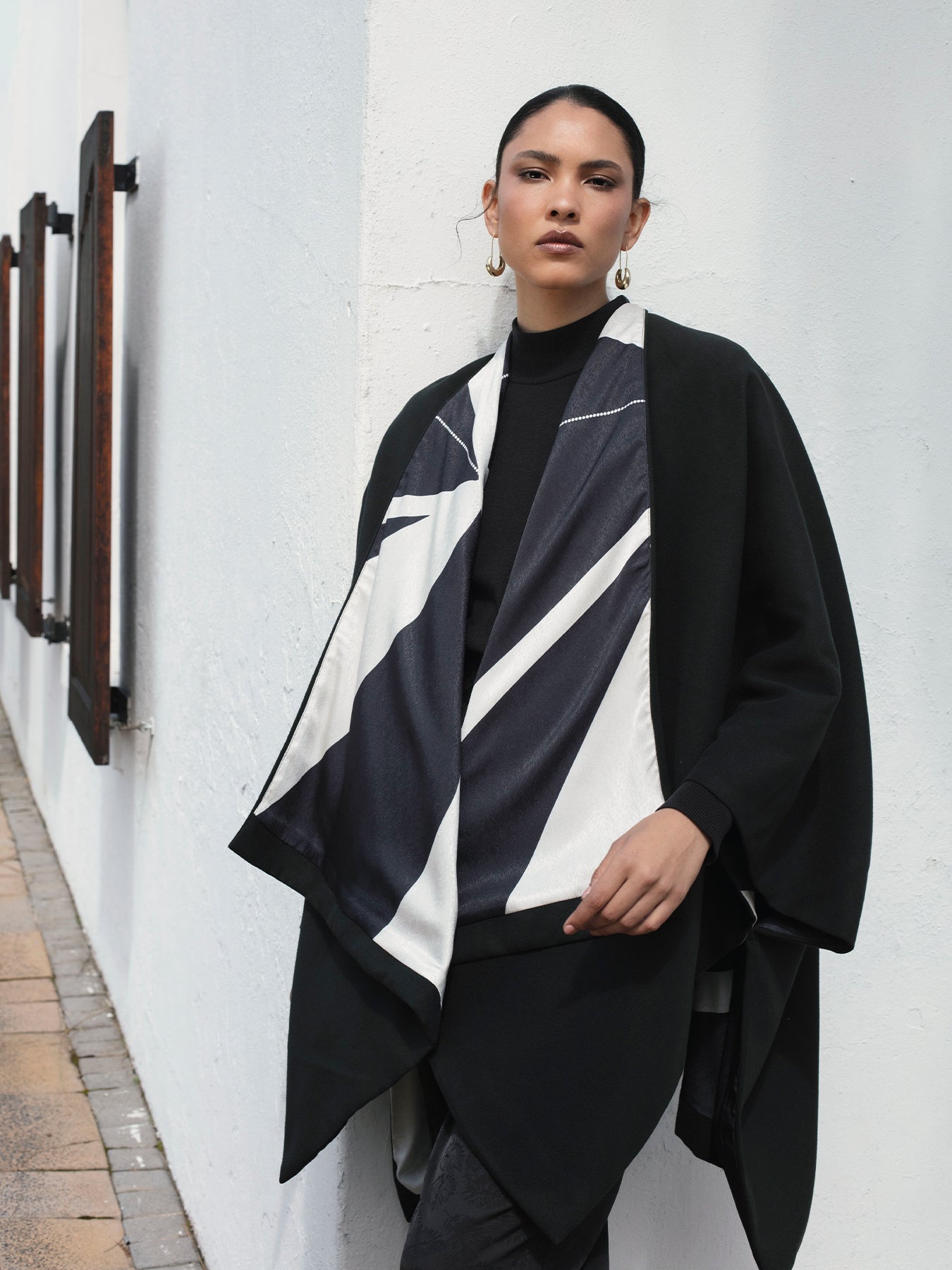 Amy Reversible Poncho | Fama Noir