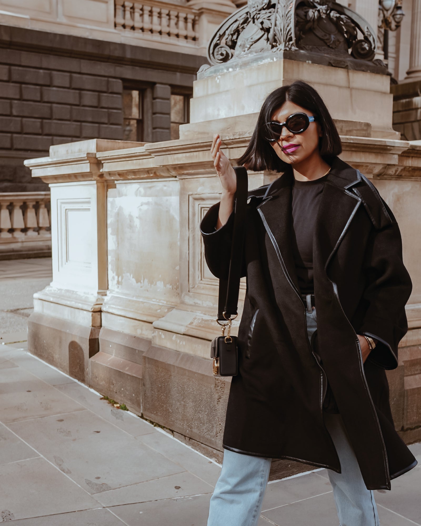 Women | Incomplete Kiss Trimmed Coat | Black