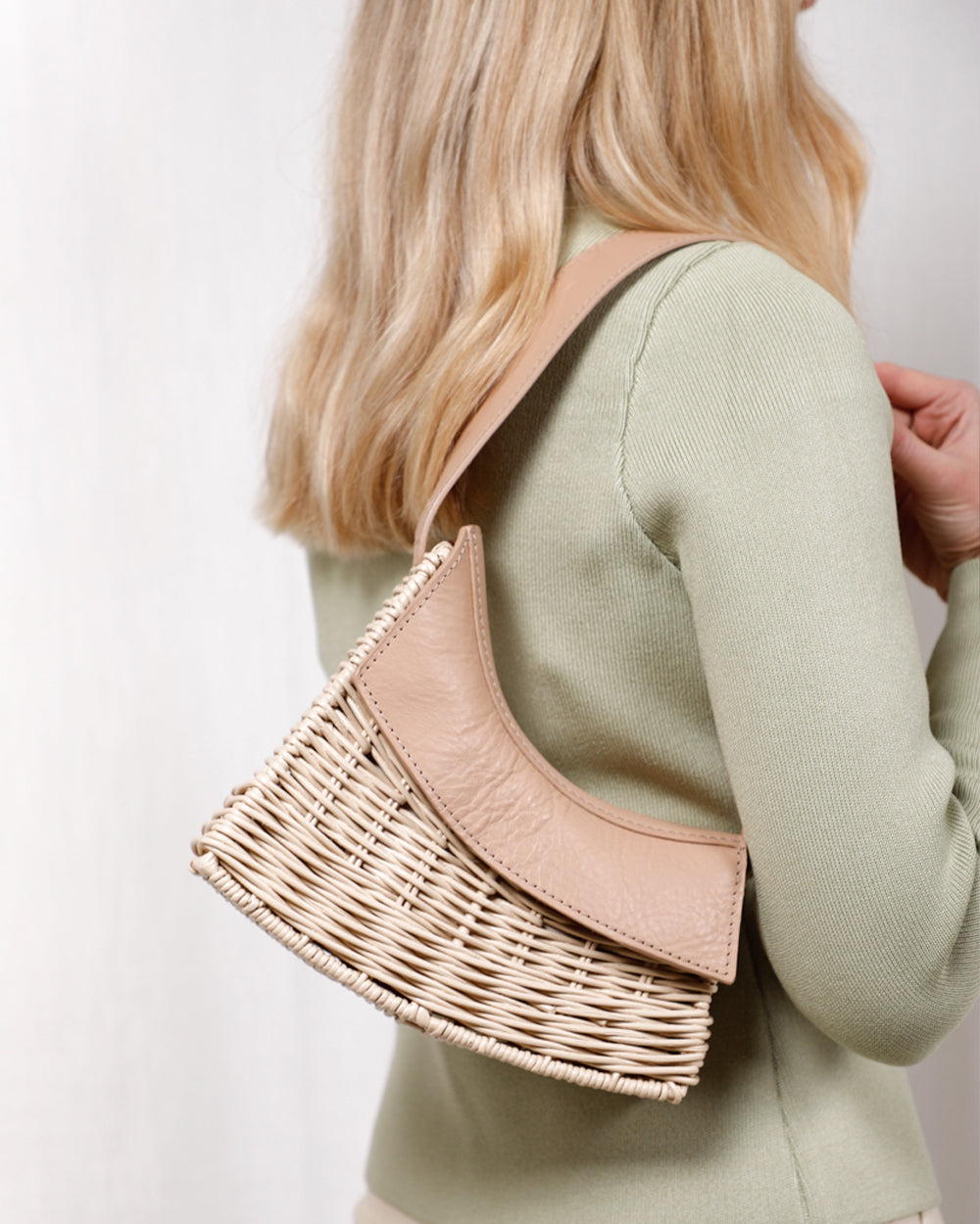 Bao-Camel-Front-1-Wicker-Wings-Basket-Handbag-Rattan-Bags-Wicker-Bags-UK-Wicker-Bags-Wicker-Bag-Straw-Basket-Handbag-Wicker-Handbag--Eco-Friendly-Purses-Wicker-Handbags-Bag-Rattan