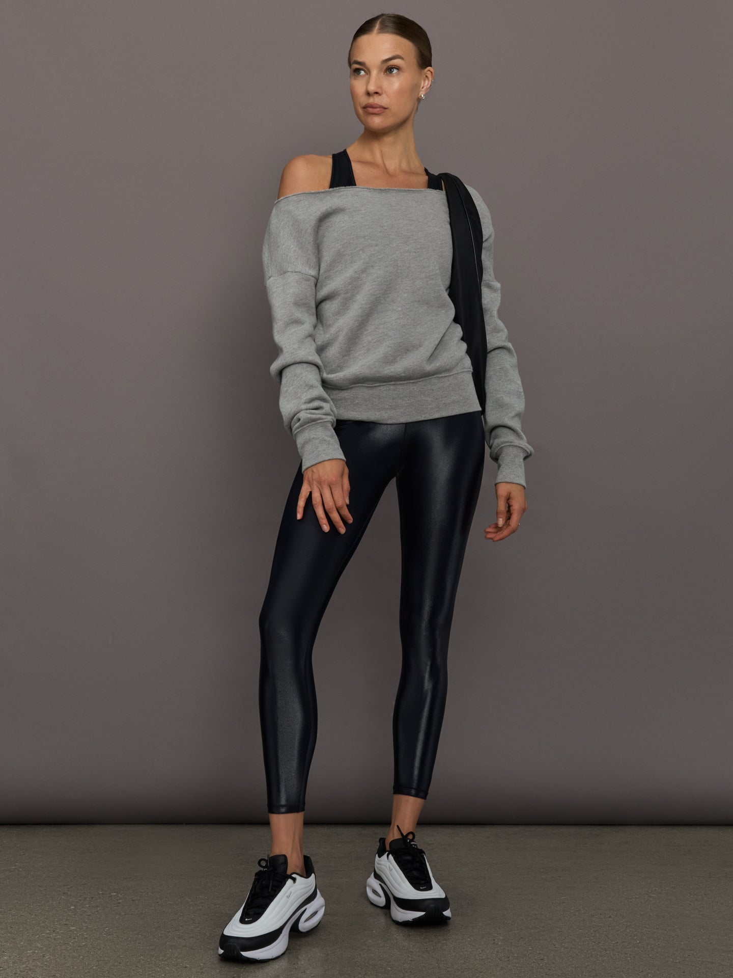 Carbon38 | Regular Rise 7/8 Legging in Takara Shine | Black
