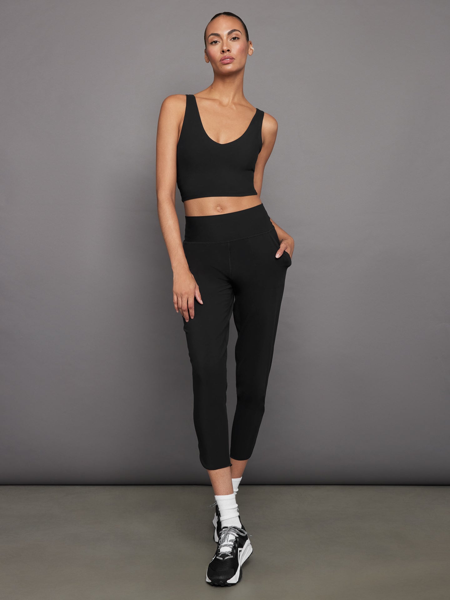 V-Neck Longline Bra in Melt | Black