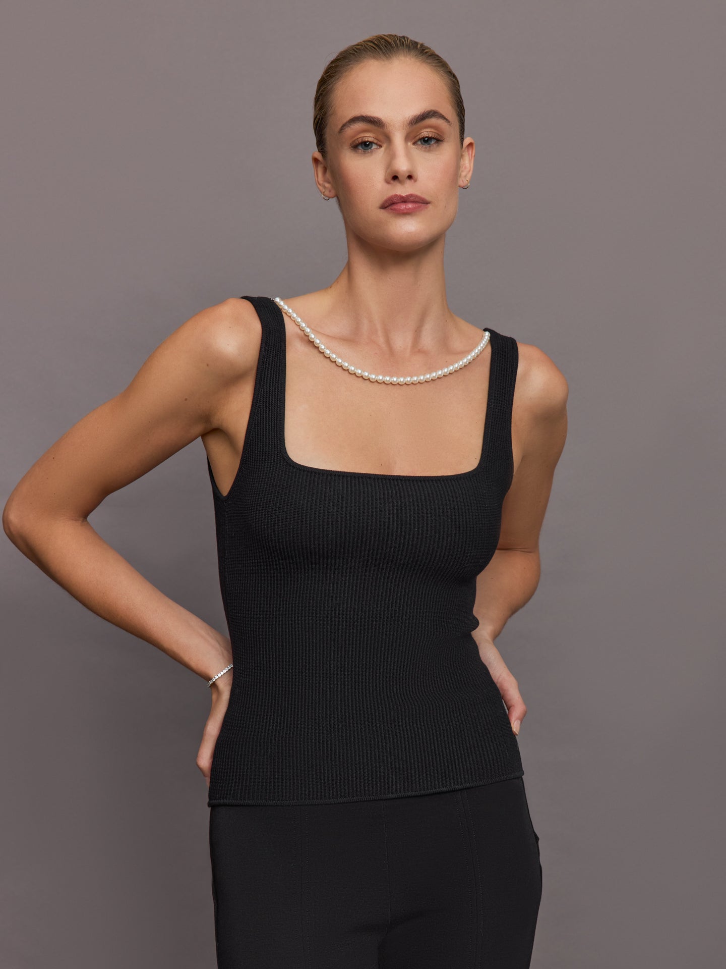 Pearl Necklace Sweater Tank | Black