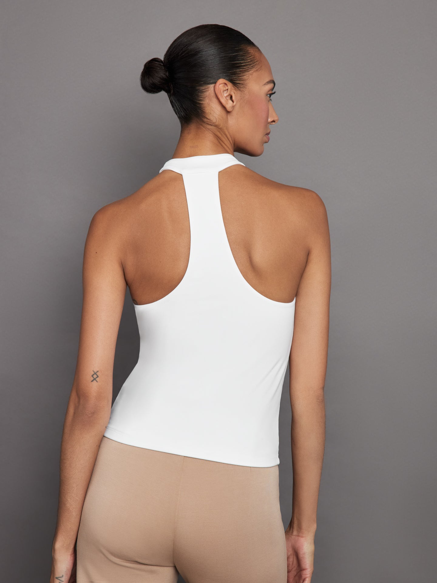Carbon38 | SLEEVELESS MOCK NECK TOP IN MELT | White