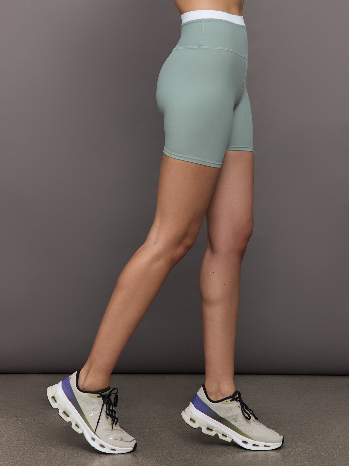 Contrast Melt Biker Short | Sage/White