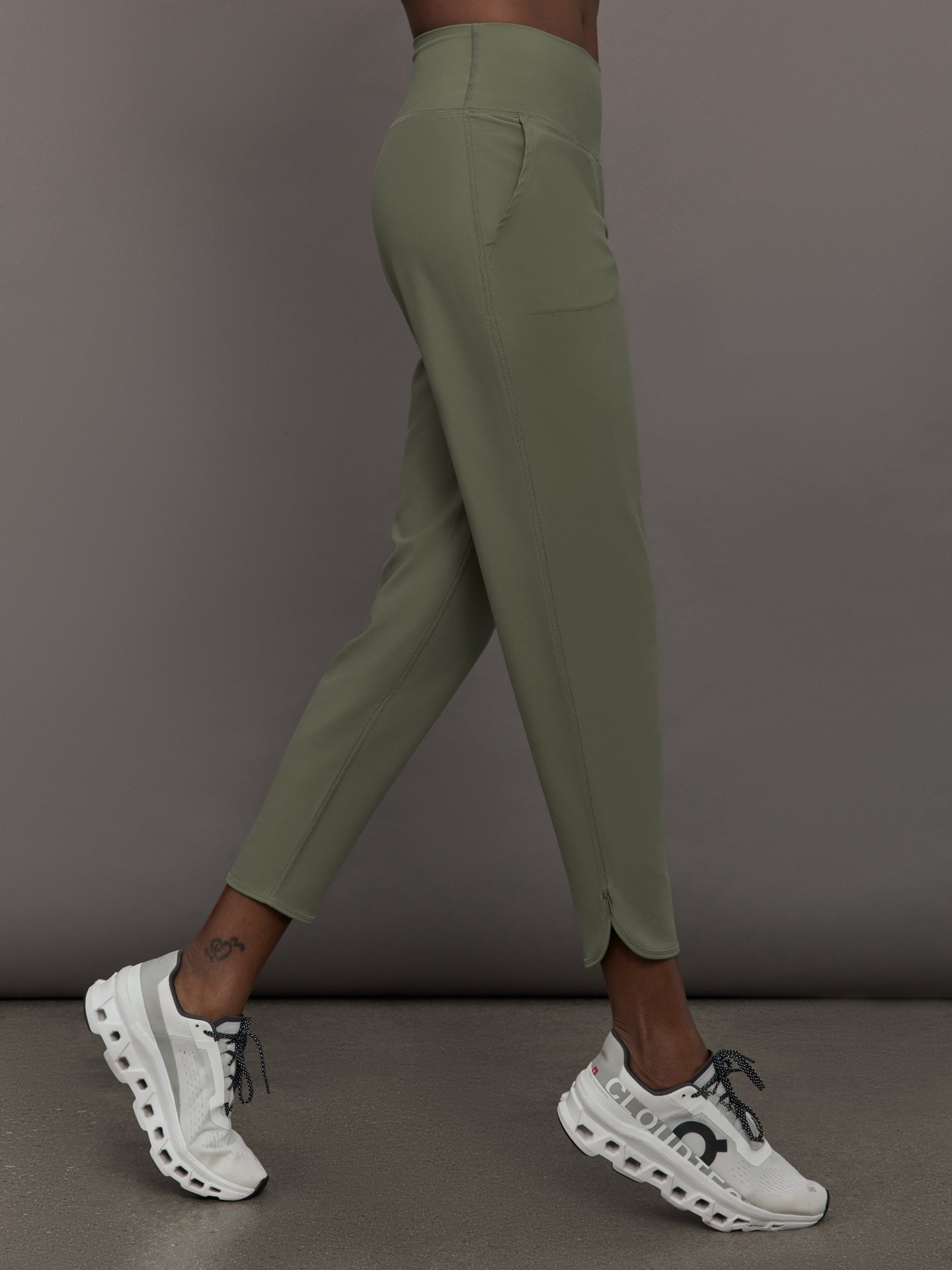 Jogger in Melt | Moss
