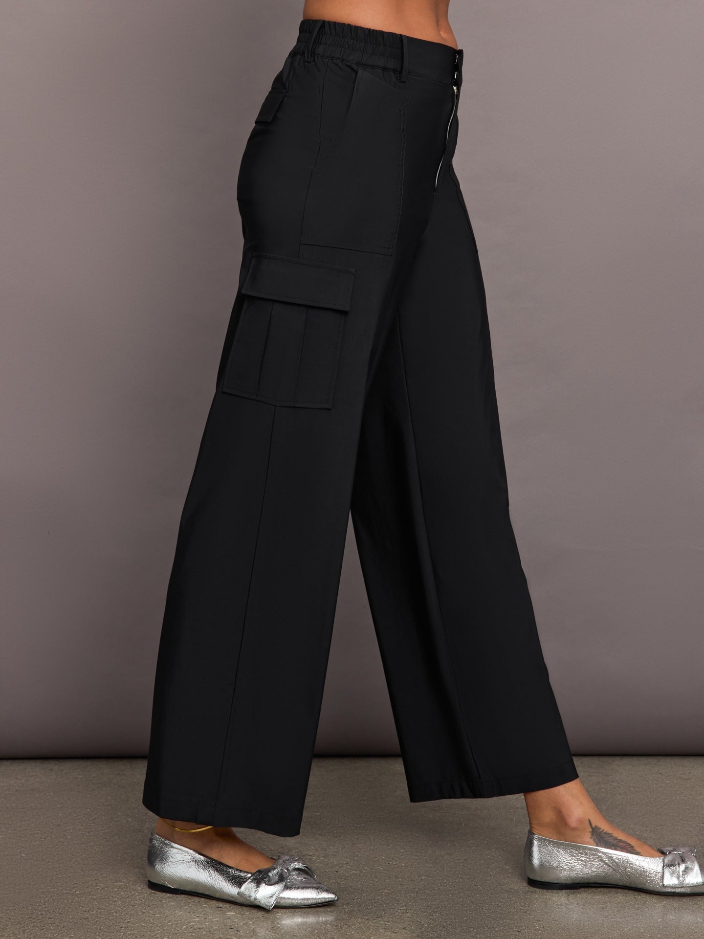 Carbon38 | Stretch Woven Wide Leg Cargo Pant | Black