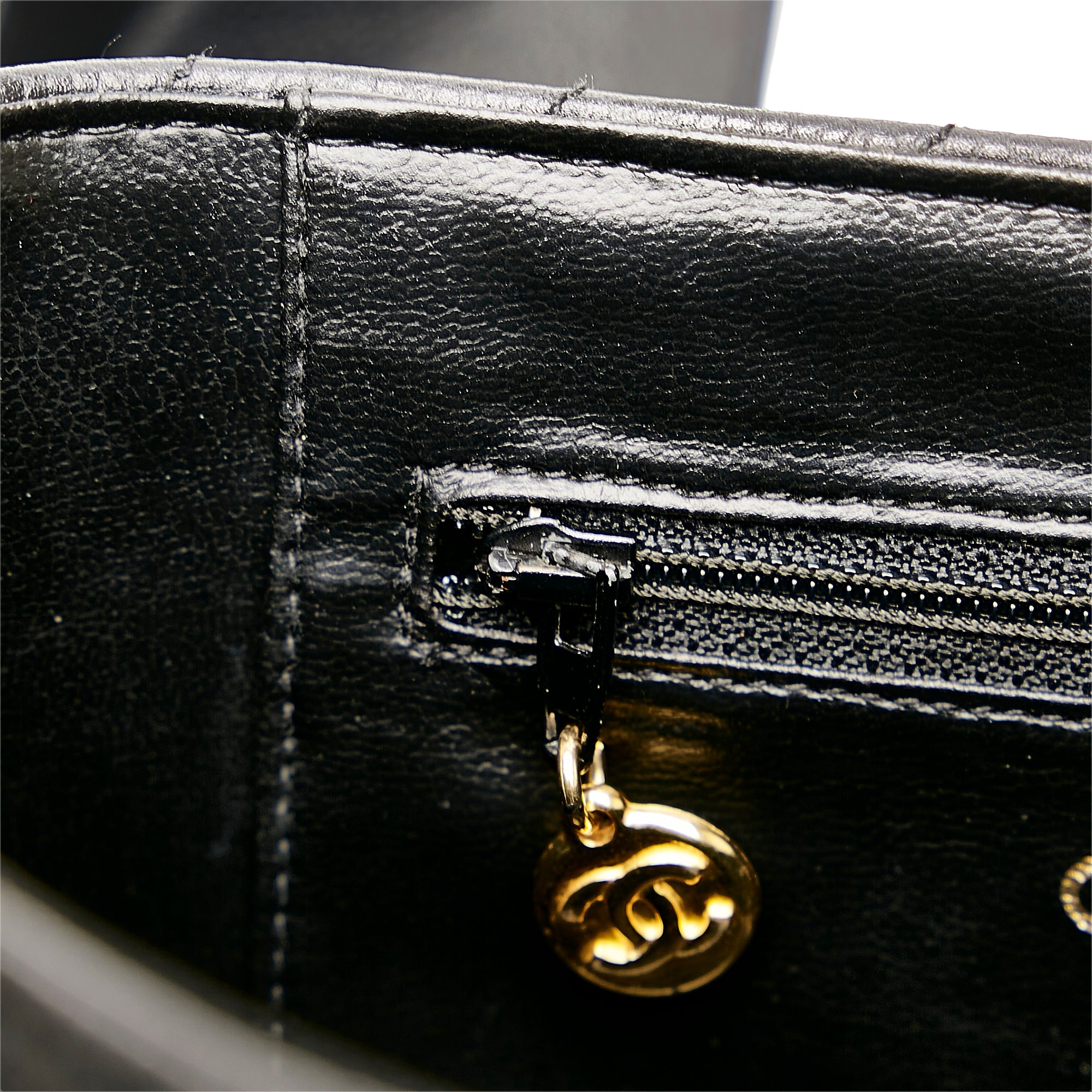 Chanel | Pre-Owned CC Caviar Leather Vanity Bag | Black