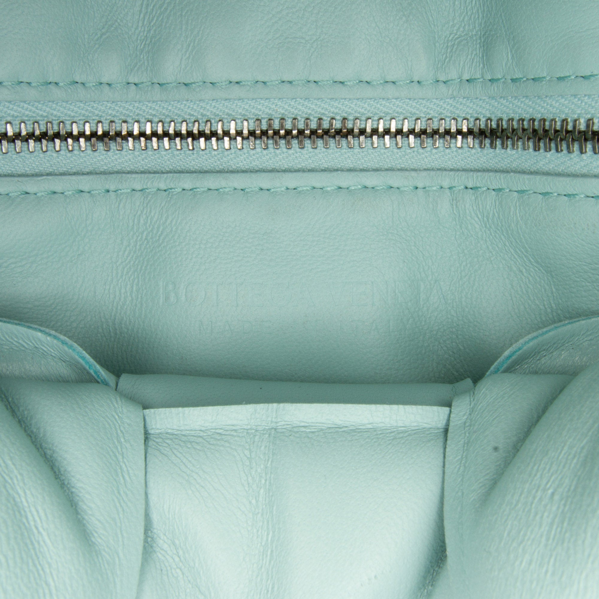 Bottega Veneta | Pre-Owned Nappa Intrecciato Padded Cassette Crossbody - I | Blue/Light Blue