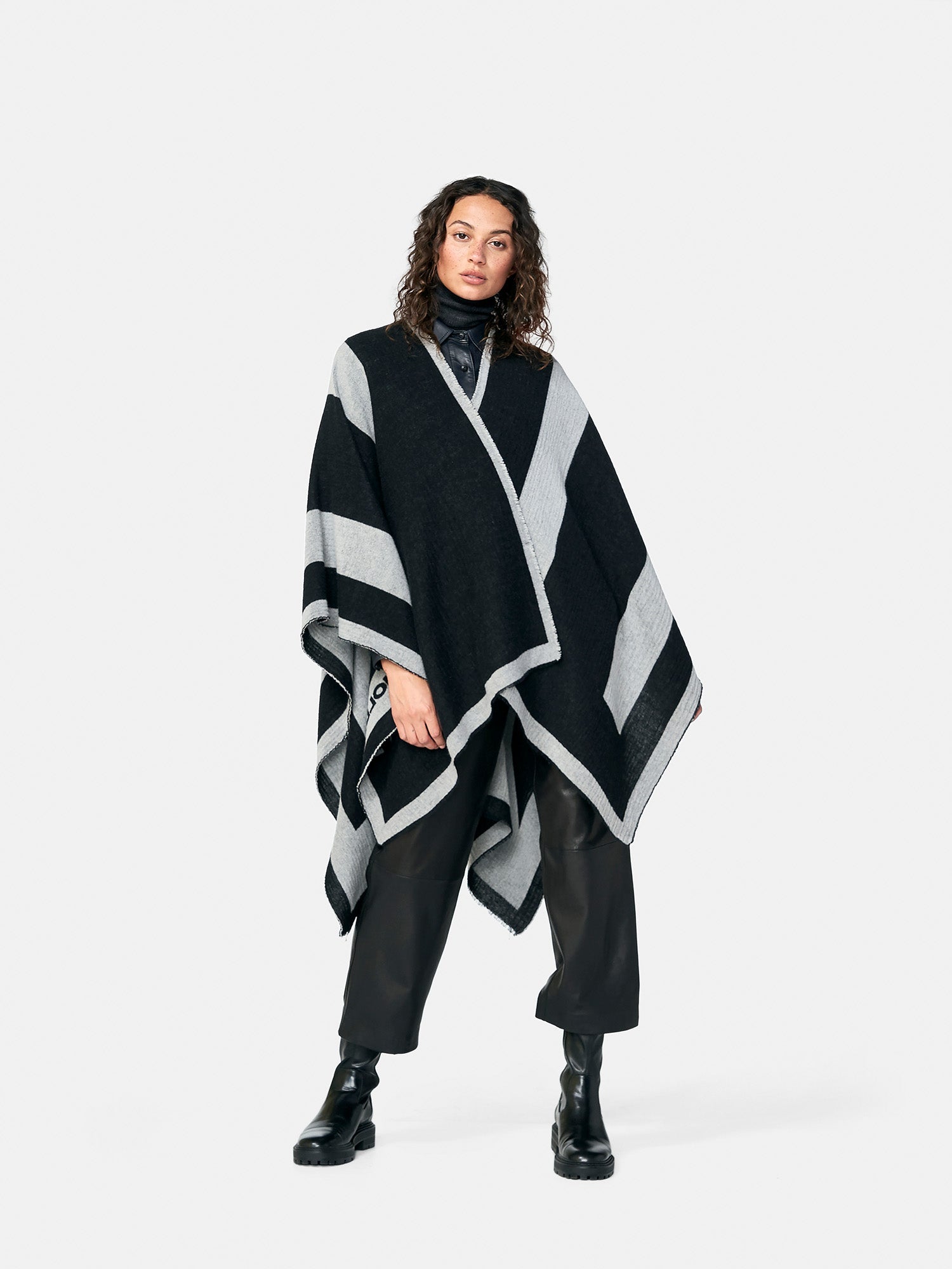 Womens | Icon Poncho | Black/Cool Gray