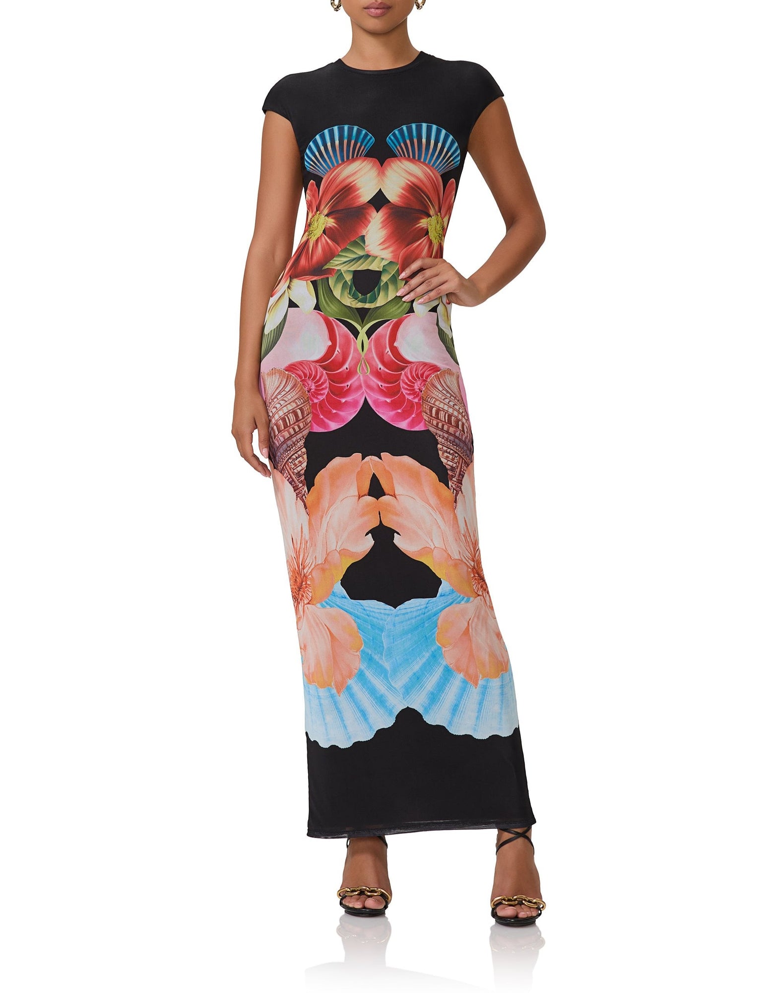 women's maxi length t-shirt shaped dress with capped sleeve in hibiscus shell print