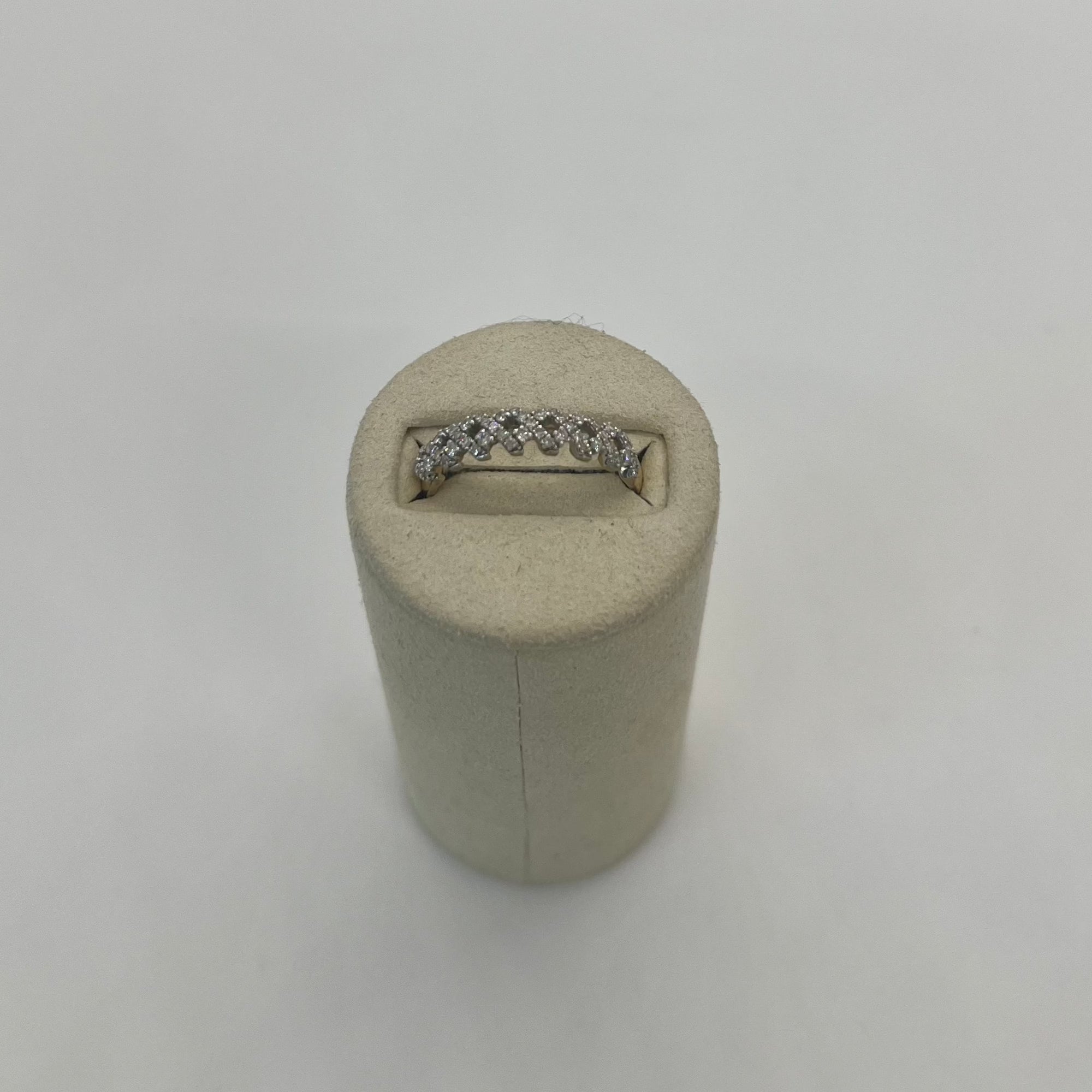 Chain Of Kisses Pave Ring | 10K Yellow Gold | White Diamond