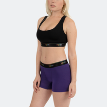 Savannah wears a size S