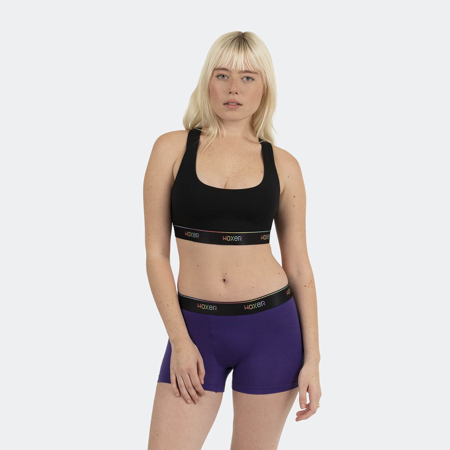 Savannah wears a size S