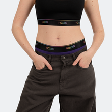 Savannah wears a size S
