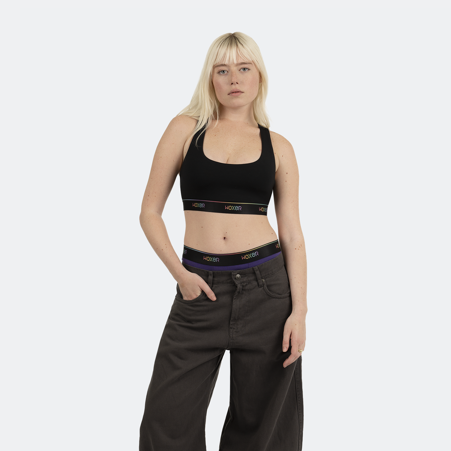 Savannah wears a size S