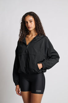 Women | Soul by SoulCycle | Cropped Windbreaker | Black