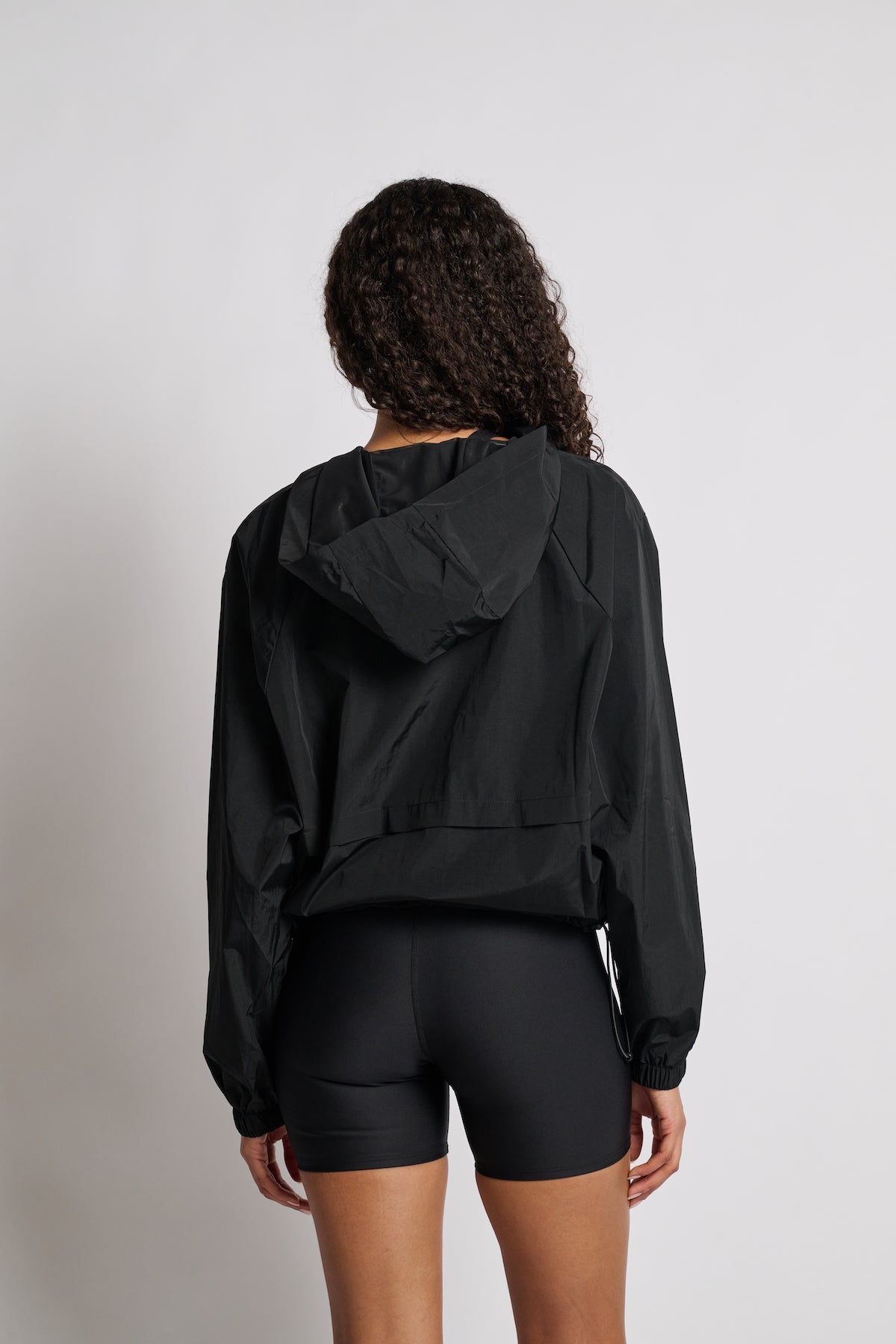 Women | Soul by SoulCycle | Cropped Windbreaker | Black