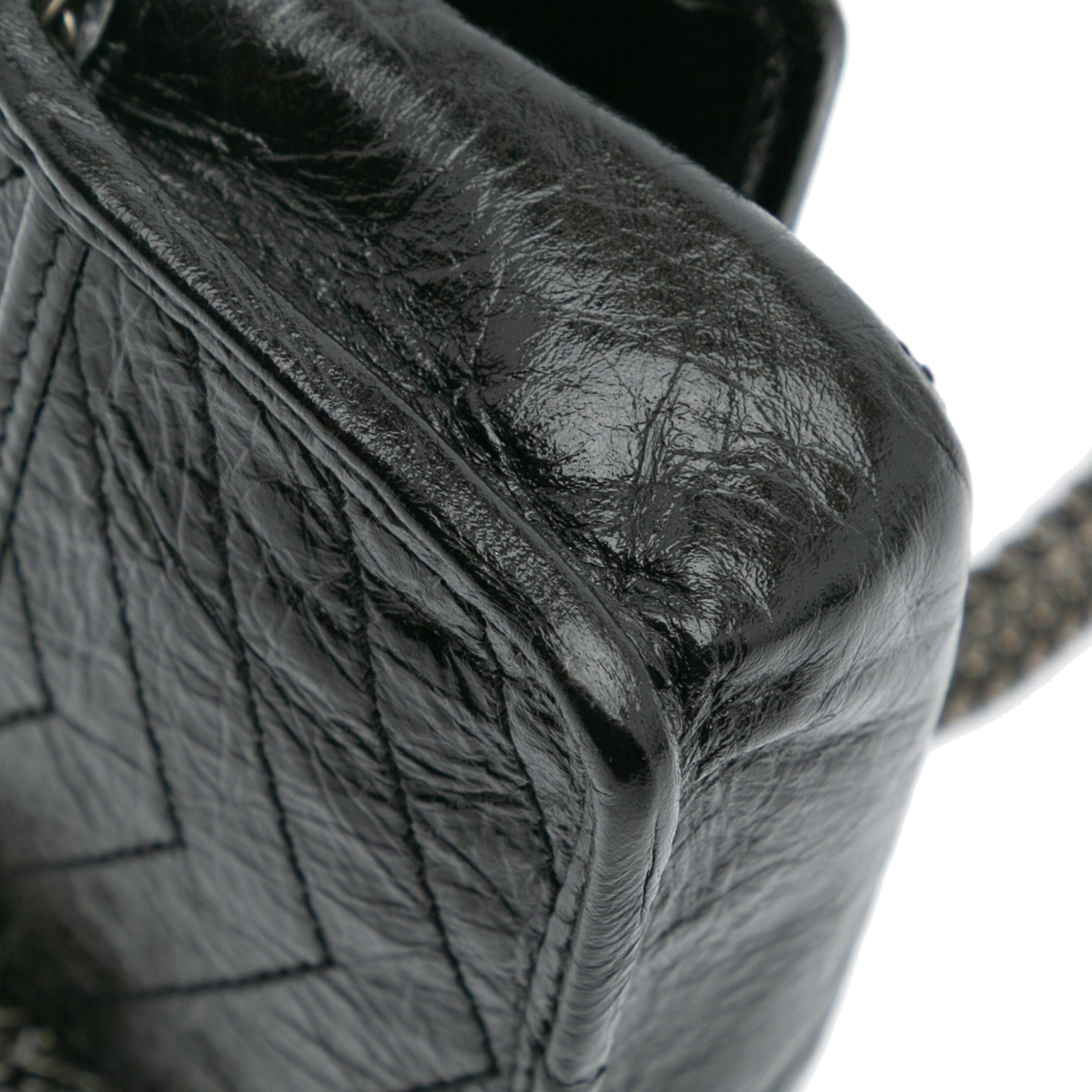 Saint Laurent | Pre-Owned Micro Crinkled Leather Niki Airpods Case with Chain | Black