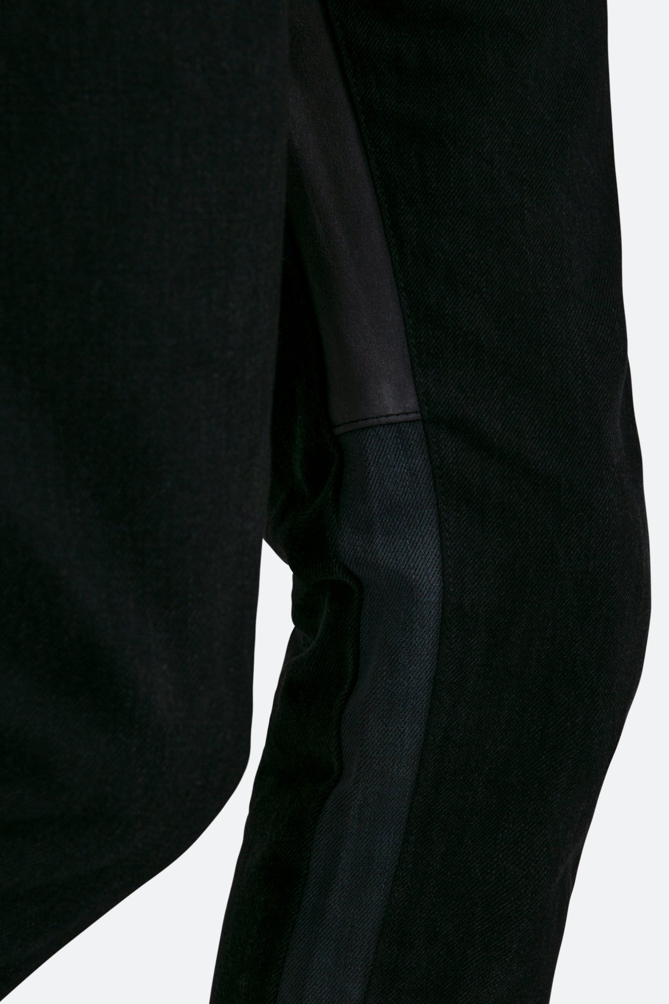 D486 Paneled Straight Denim | Black