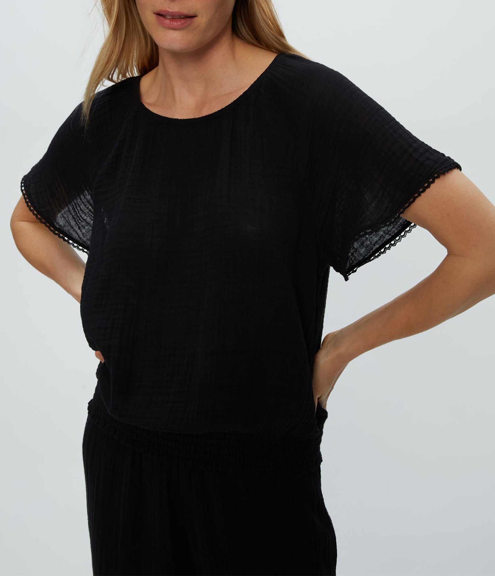 Freema Smocked Top | Black