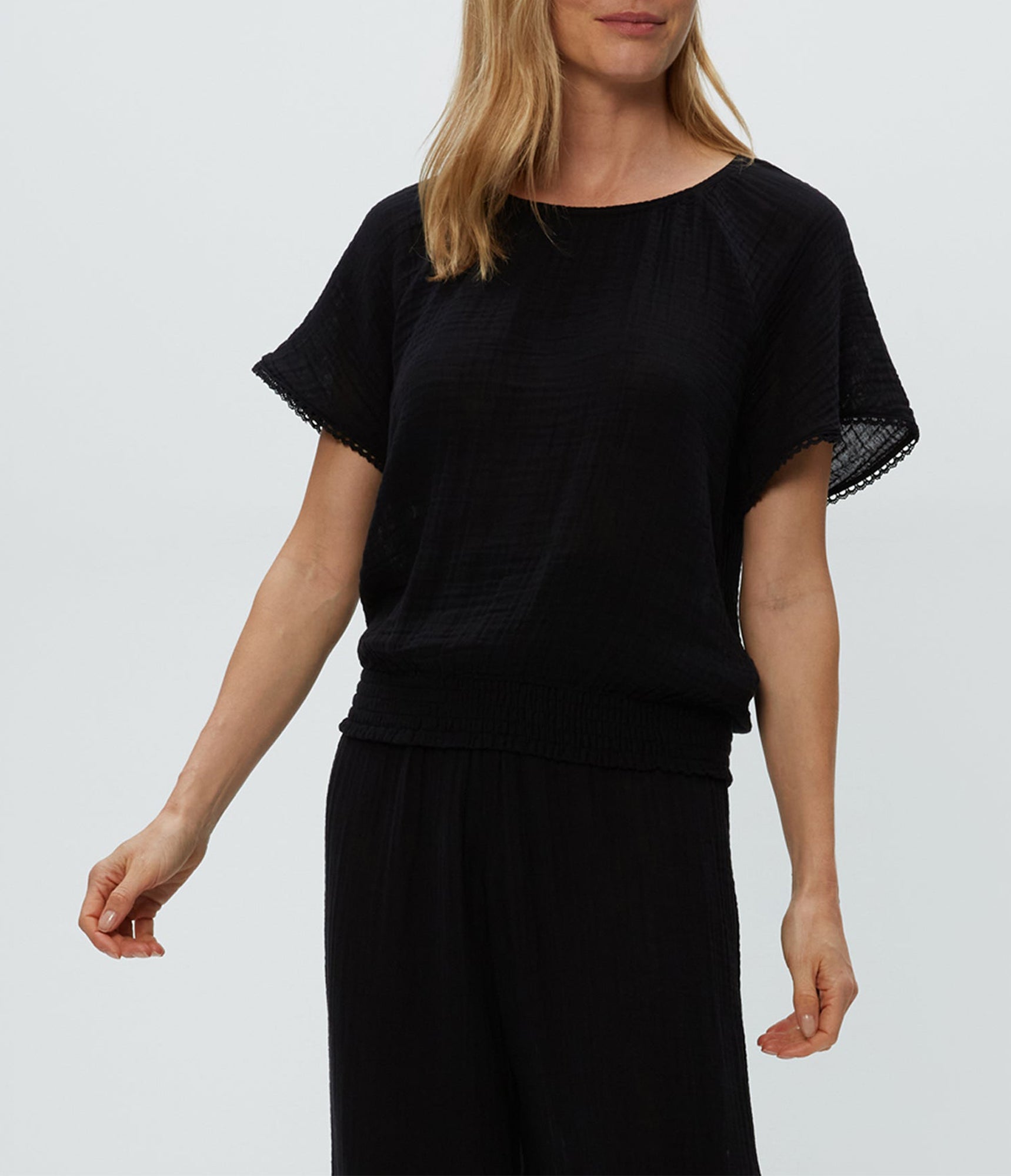 Freema Smocked Top | Black