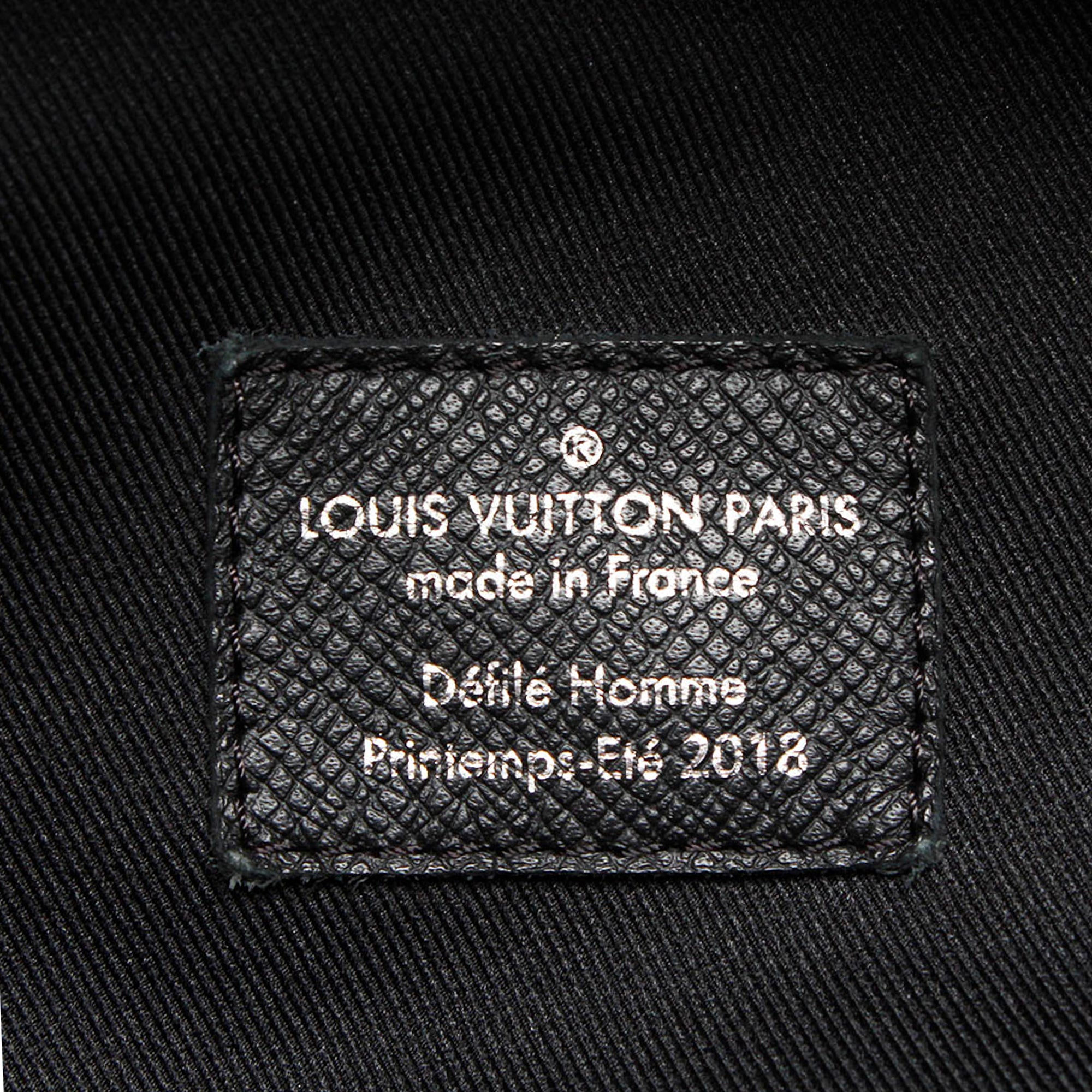 Louis Vuitton Pre-Owned Taiga Apollo | Women | Black