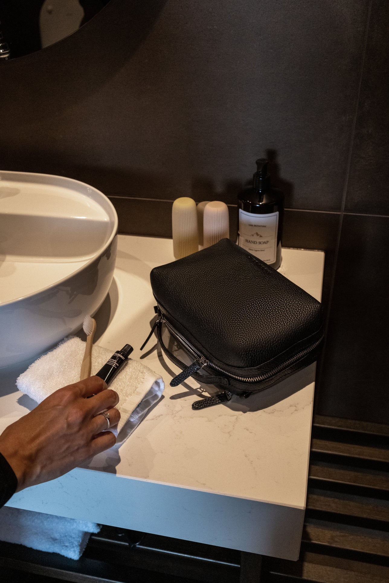 Toto Kit | Jet Black