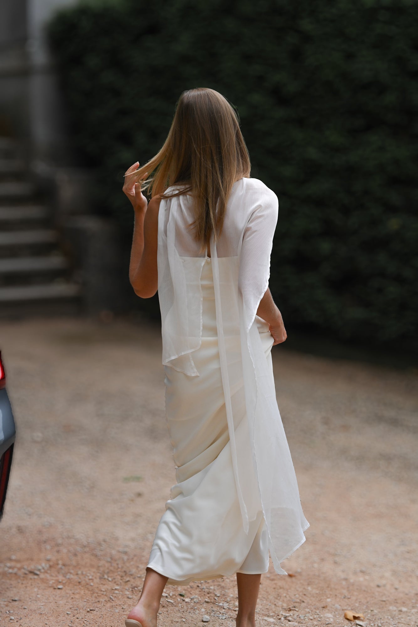 Vitoria Cape Dress | Ivory