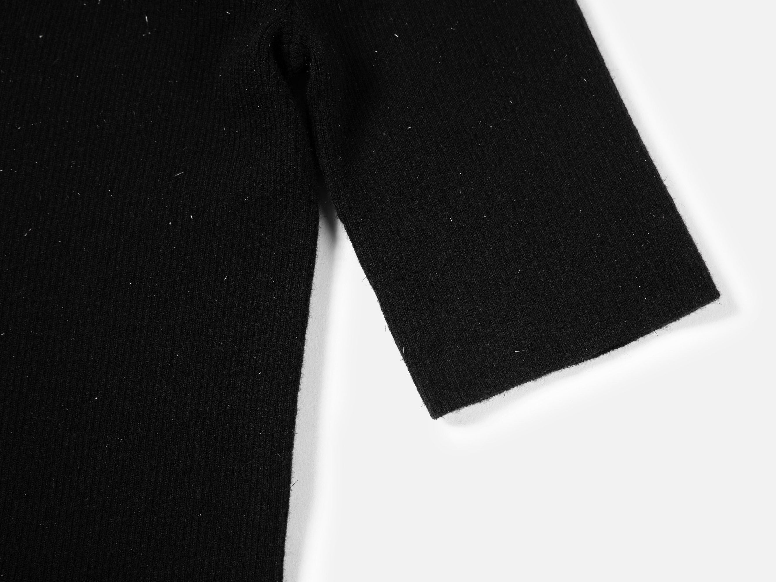 Wool V-Neck Fit Sweater Top | Black