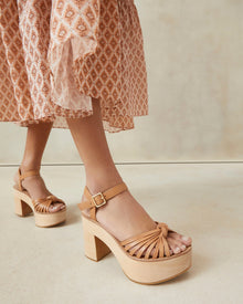 Color: Honey