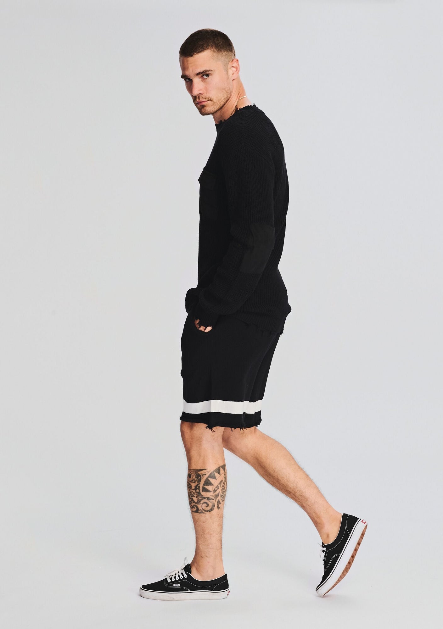 Unisex | Devin Sweater | Black