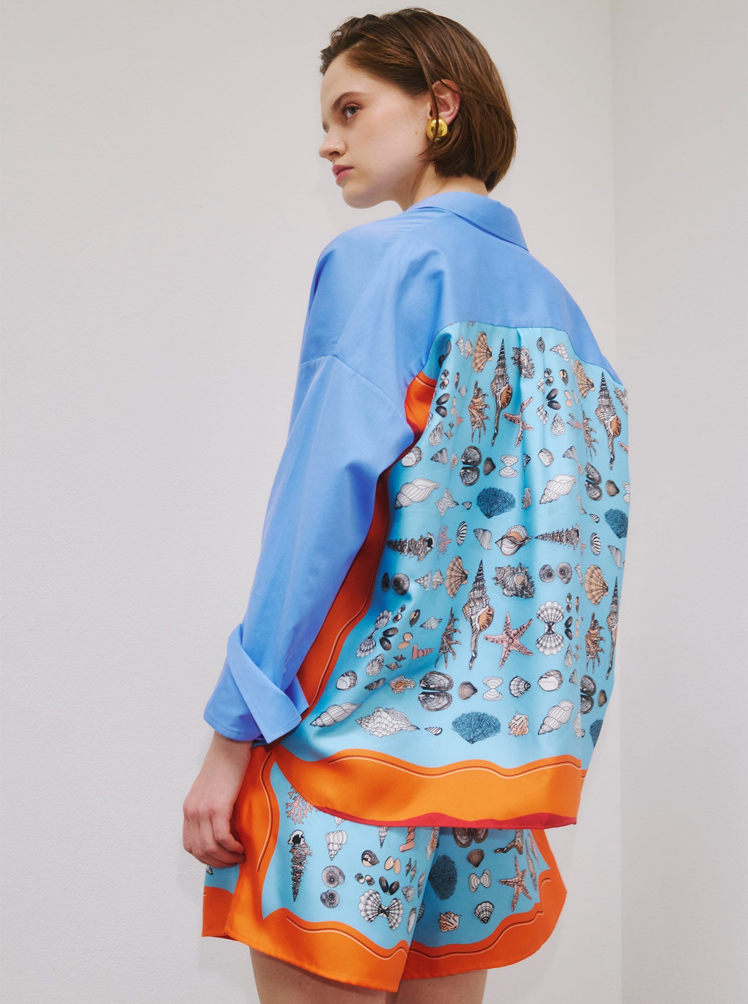 Sirene Scarf Back Shirt | Blue/Orange
