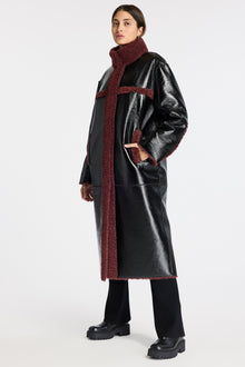 Apparis | Tilly Patent Reversible Coat (Rtv) | Noir/Burgundy