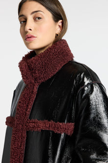 Apparis | Tilly Patent Reversible Coat (Rtv) | Noir/Burgundy
