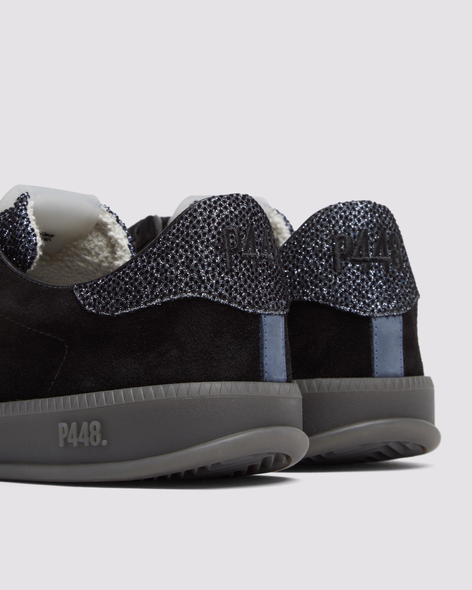 Women | Capri | Phantom