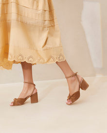 Color: Cacao