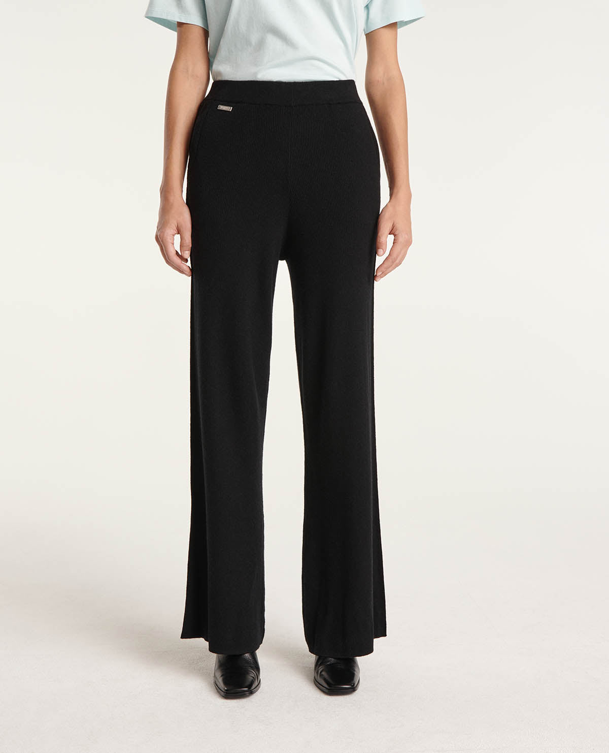 Roomy Wool And Cashmere Pants | Women | Black