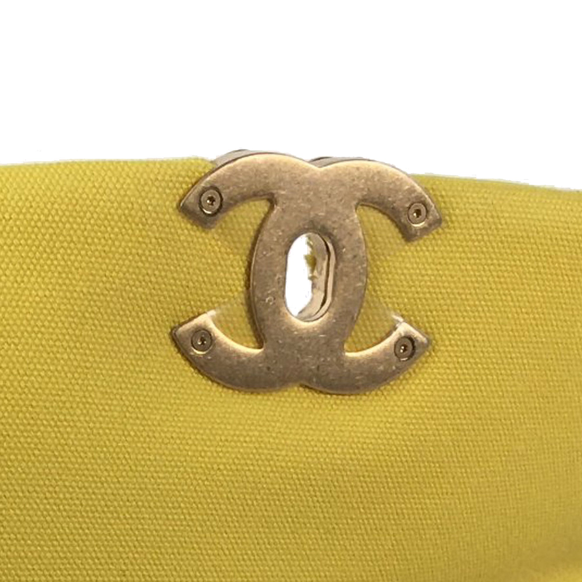 Chanel | Pre-Owned Medium Canvas 19 Flap | Yellow