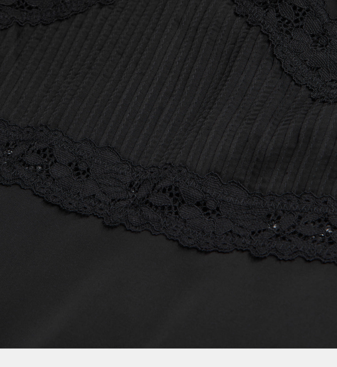 Top With Lace Details | Women | Black