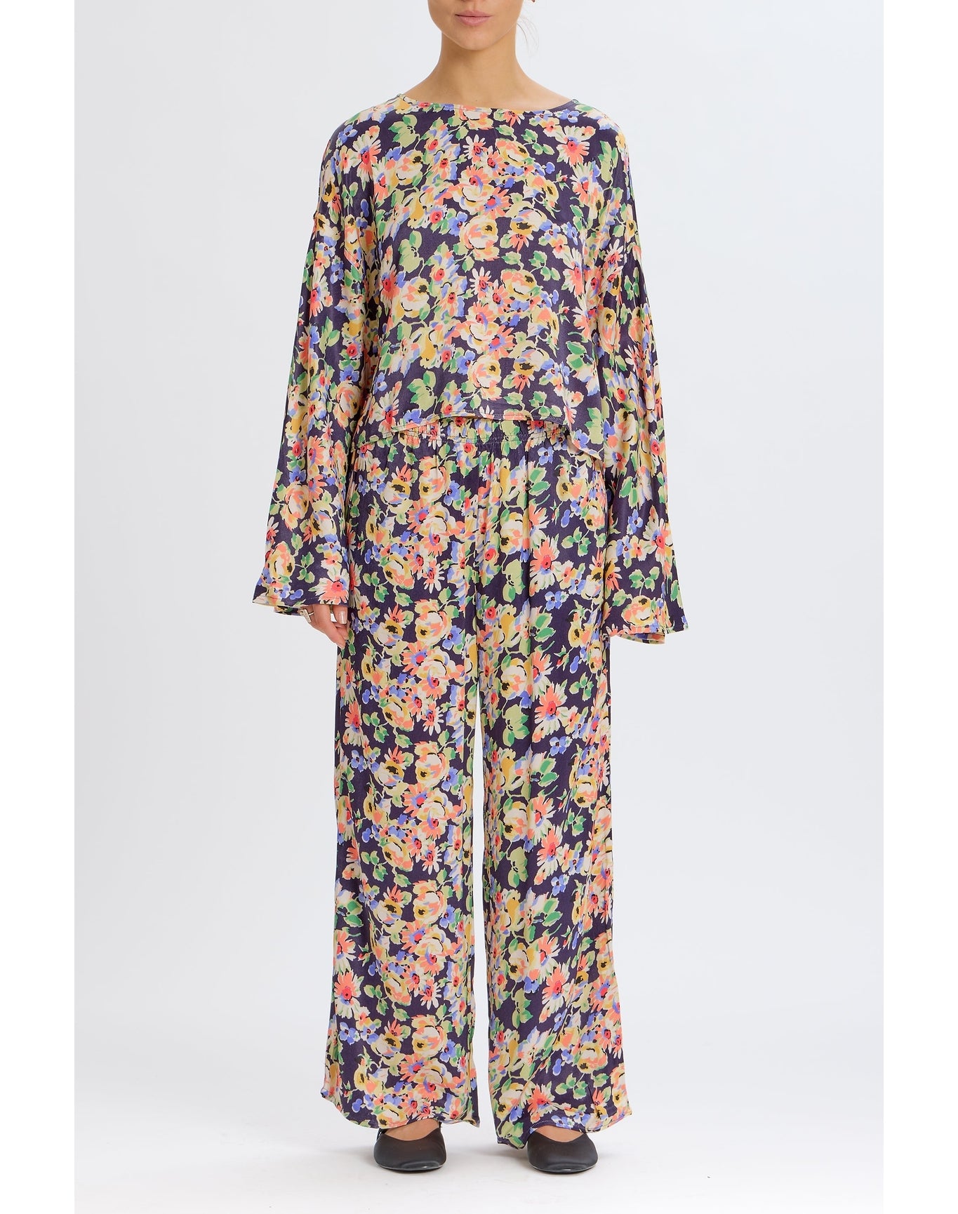 Floral Silky Long Sleeve Cropped Top | Navy Combo