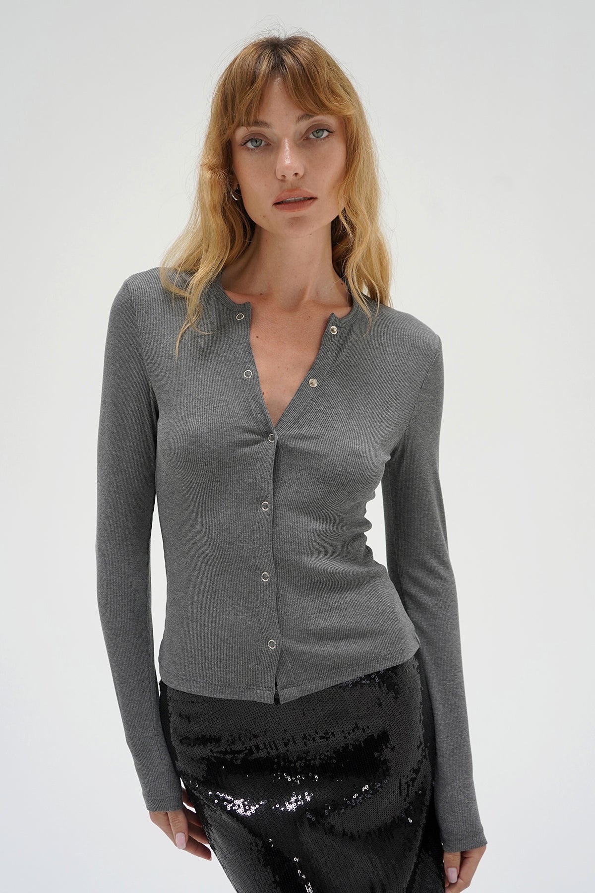 Women | Gabriella Ribbed Snap Henley | Dark Heather Grey