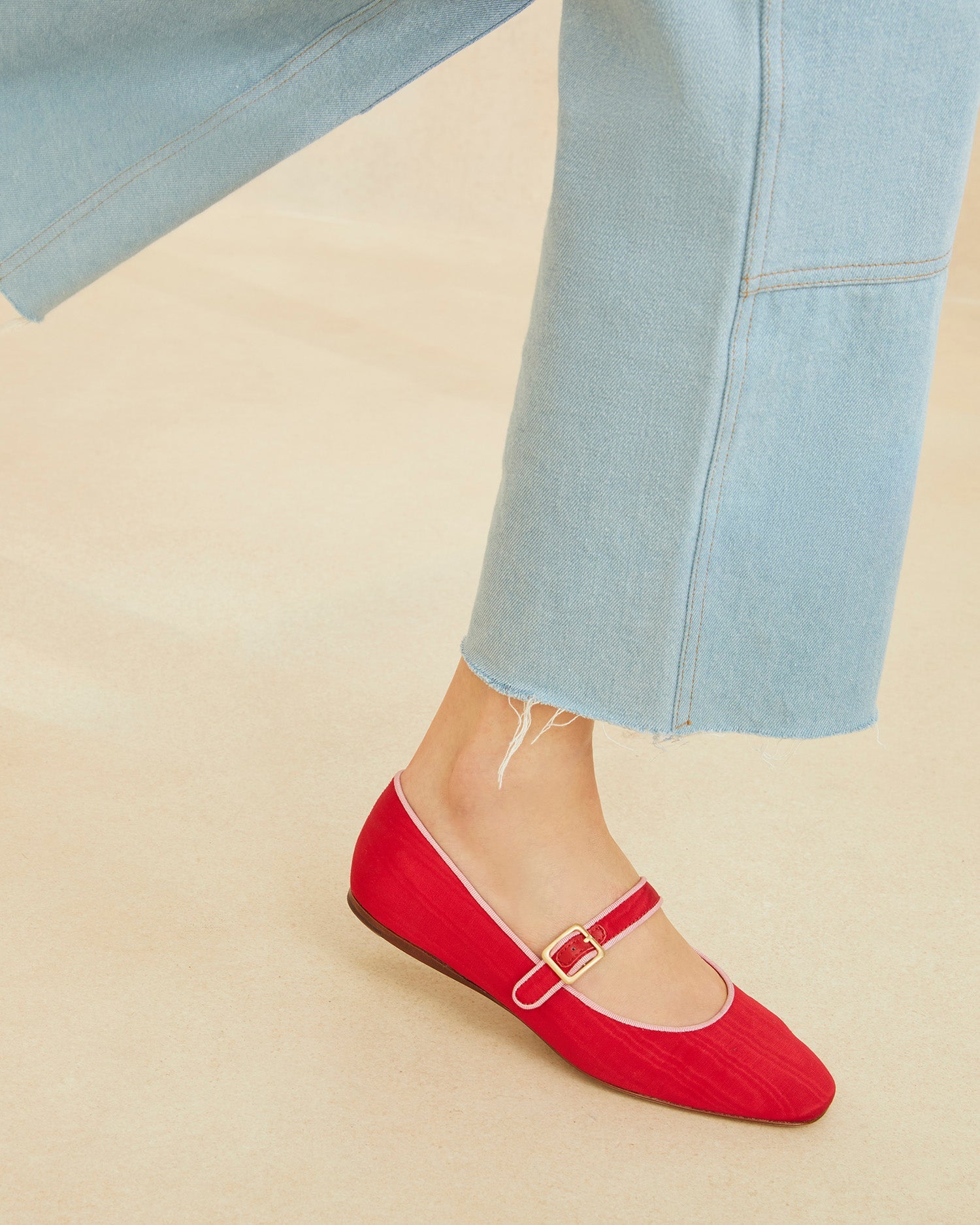 Color: Red/Pink