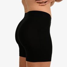 Ashleigh wears a size M